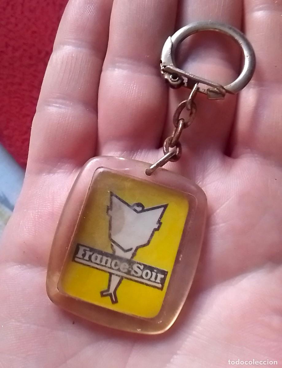 Coleccionismo de llaveros: LLAVERO KEYRING PORTE-CL&Eacute;S FRANCE SOIR PERI&Oacute;DICO FRANC&Eacute;S...FRANCIA NE NOUS FACHONS PAS..VER FOTOS...