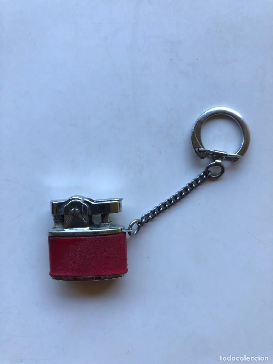 Coleccionismo de llaveros: Antiguo mini encendedor llavero de gasolina TINY - Rojo y Cromado - Jap&oacute;n A&ntilde;os 50 / 60