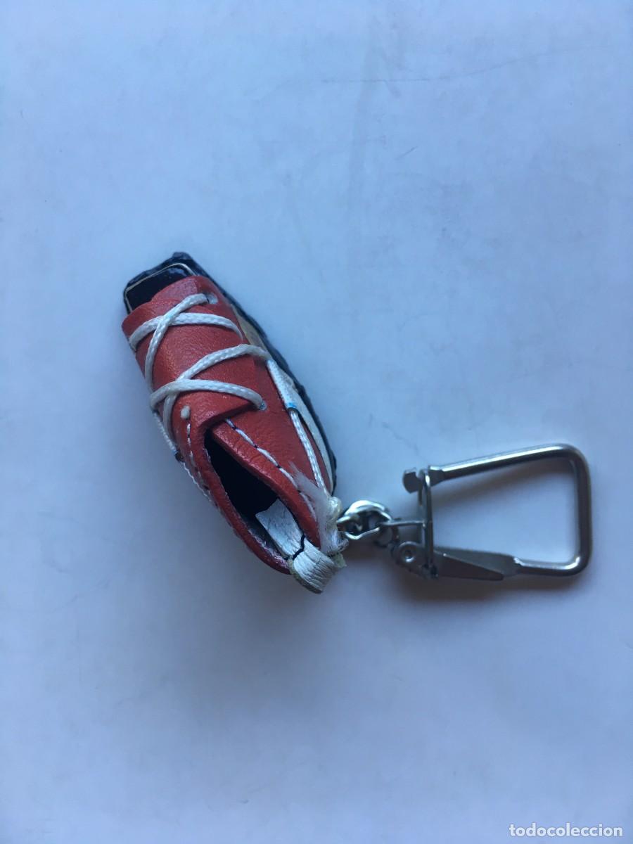 Coleccionismo de llaveros: Llavero bota de monta&ntilde;a en cuero / piel - Souvenir Vintage Recuerdo de Potes (Cantabria)