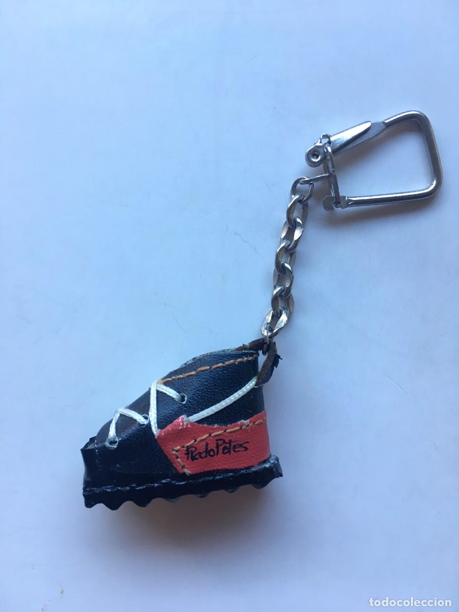 Coleccionismo de llaveros: Llavero bota de monta&ntilde;a en cuero / piel - Souvenir Vintage Potes (Cantabria)