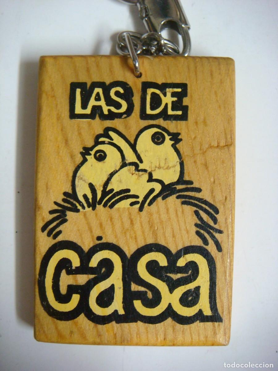 Coleccionismo de llaveros: LLAVERO TABLITA DE MADERA CON EL TEXTO DE LAS DE CASA-(&)
