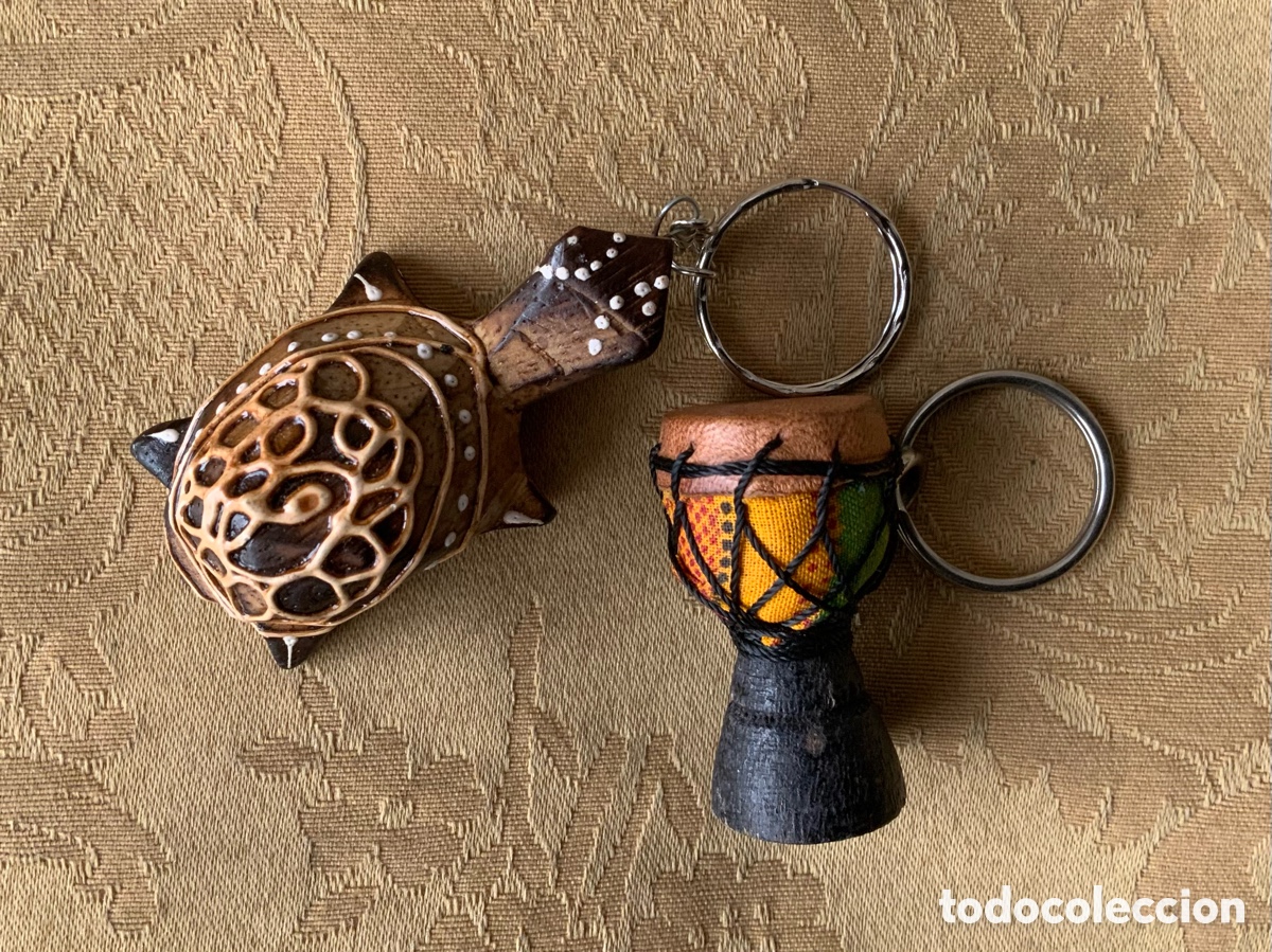 Colecionismo de porta-chaves: 2 LLAVEROS MADERA AFRICANOS, TAMBOR Y TORTUGA