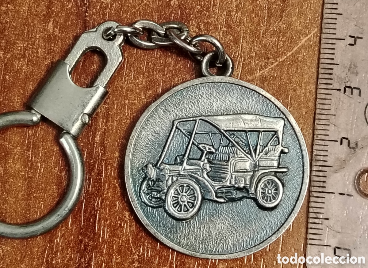 Coleccionismo de llaveros: Llavero coche antiguo