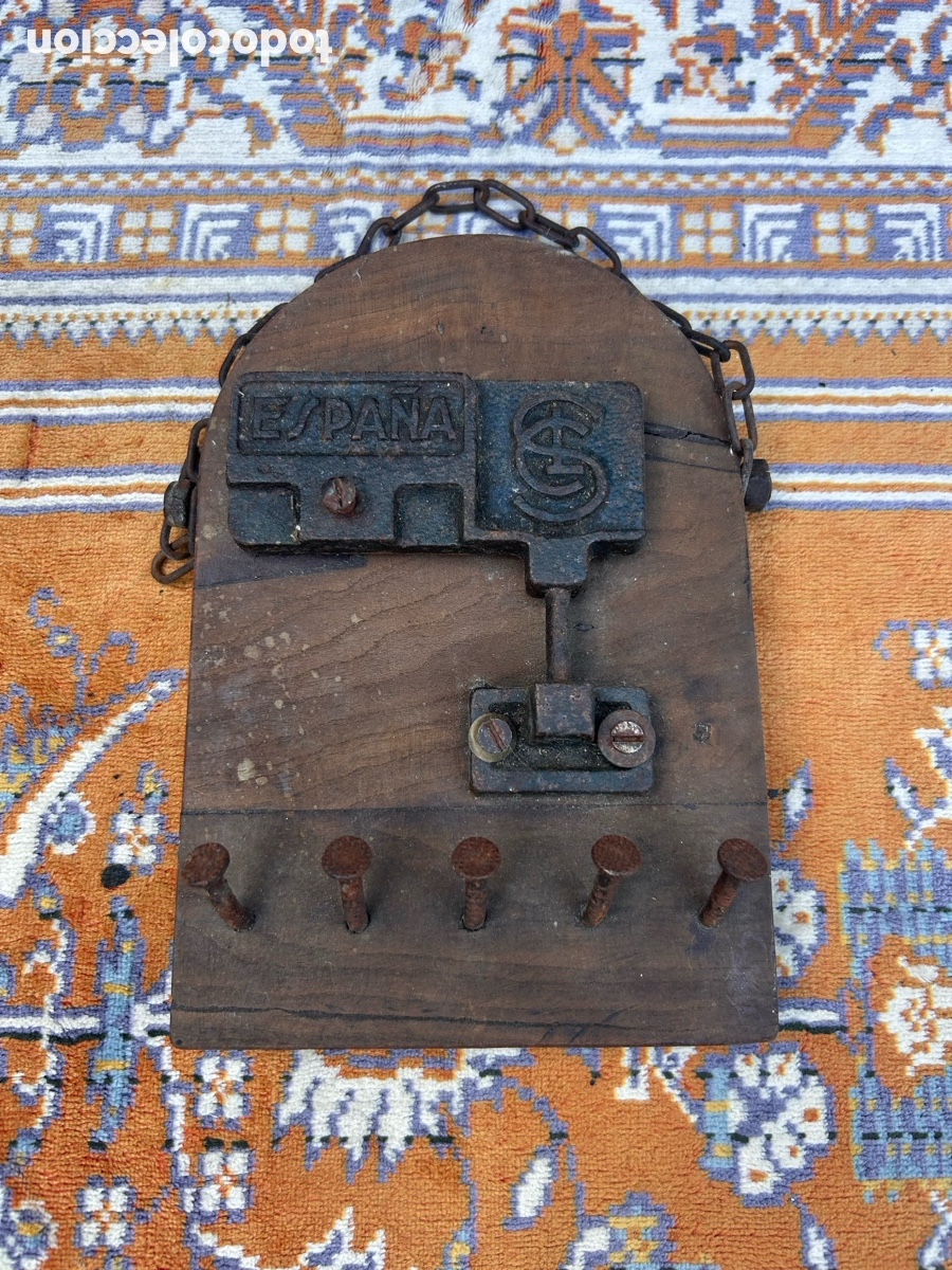 Coleccionismo de llaveros: expositor de madera antiguo Espa&ntilde;a