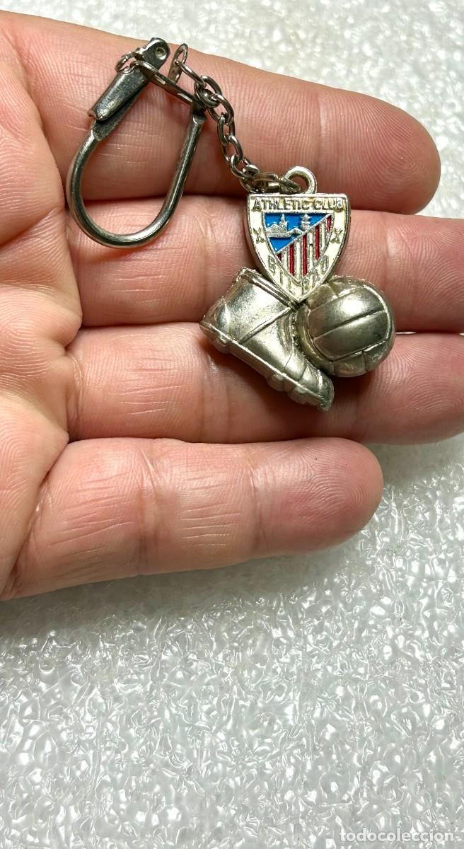 Coleccionismo de llaveros: 4261.Llavero vintage del Athletic Club de Bilbao con dise&ntilde;o de escudo, bota y bal&oacute;n de f&uacute;tbol