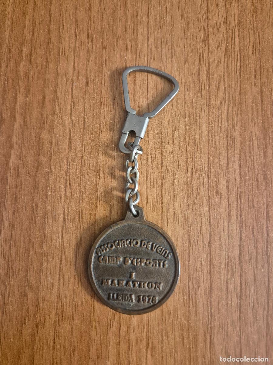 Coleccionismo de llaveros: LLAVERO, ASSOCIACIO DE VEINS CAMP D`ESPORT I MARATHON LLEIDA 1978.