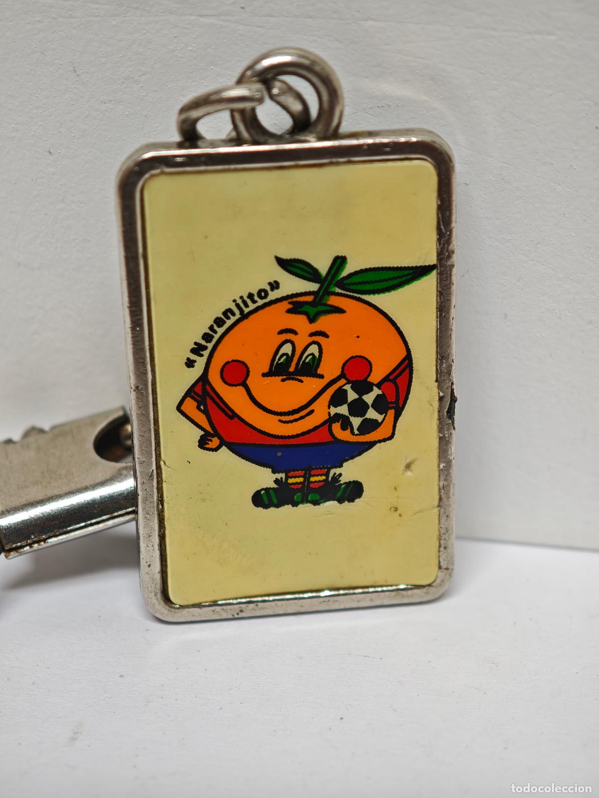 Coleccionismo de llaveros: LLAVERO EN METAL FUTBOL MUNDIAL ESPA&Ntilde;A 82 NARANJITO FC BARCELONA