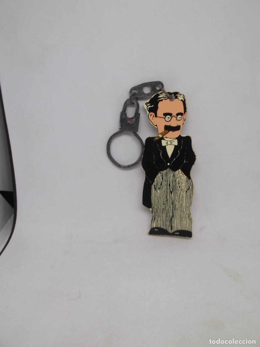 Coleccionismo de llaveros: Llavero de Groucho Marx de madera.Vintage
