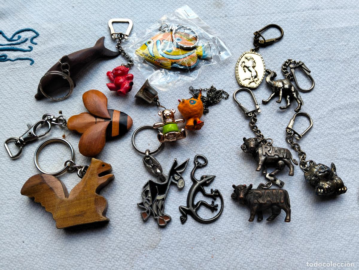 Coleccionismo de llaveros: Lote de llaveros antiguos metal pl&aacute;stico madera figuras animales ardilla vaca pez delf&iacute;n burro oso