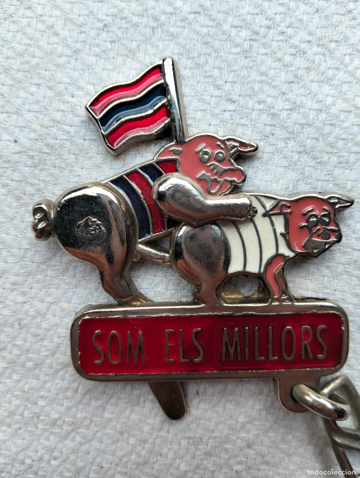 Collezionismo di Portachiavi: Antiguo llavero de metal plateado som els millors cerdo del futbol club barcelona bar&ccedil;a dando madrid