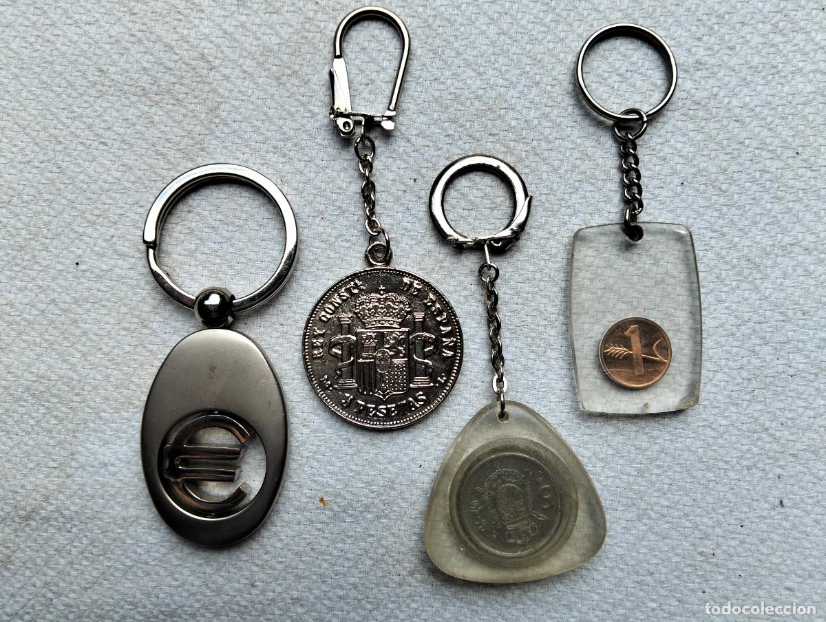 Sammlung von Schl&uuml;sselanh&auml;ngern: Lote de llaveros antiguos metal pl&aacute;stico monedas 5 pesetas euro 1 c&eacute;ntimo suiza