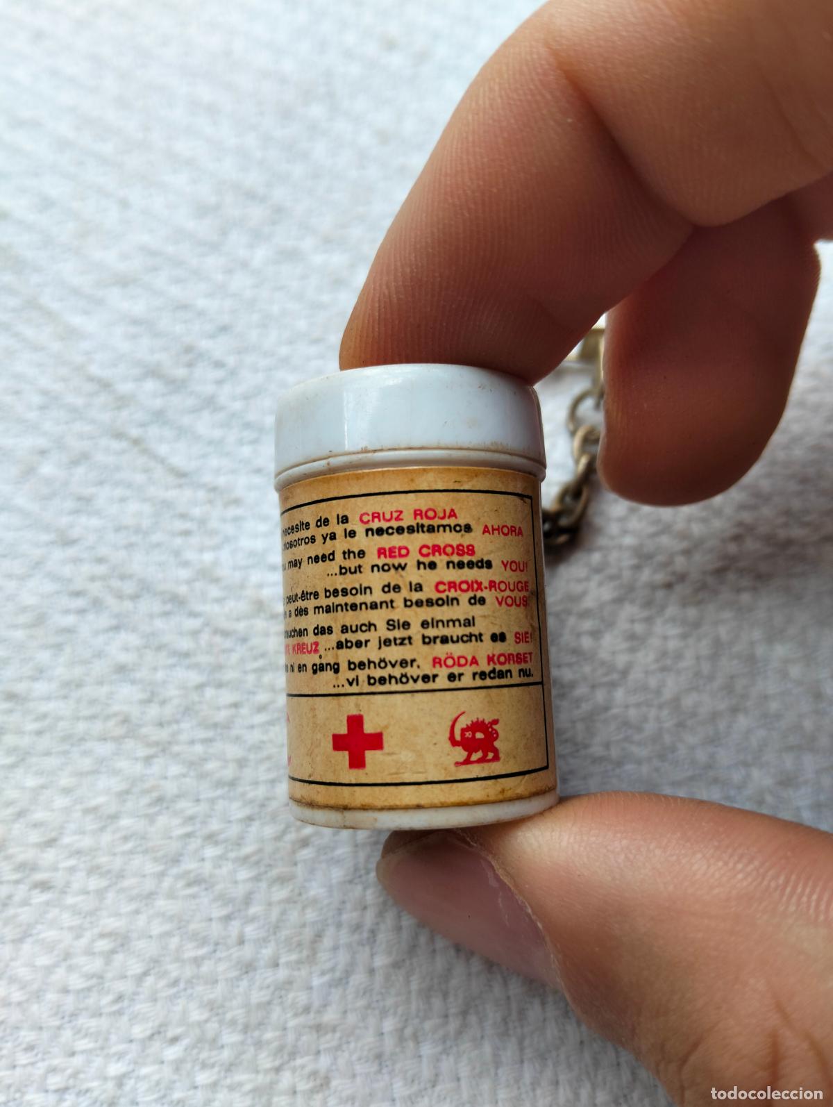 Sammlung von Schl&uuml;sselanh&auml;ngern: Llavero antiguo caja de donativos hucha de la cruz roja red cross