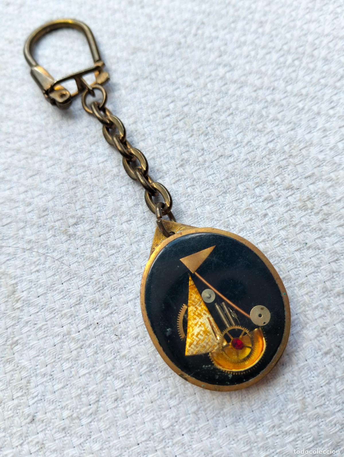 Collectionnisme de portes-cl&eacute;s: Llavero antiguo metal dorado y negro hecho con piezas maquinaria de reloj forma de barco velero