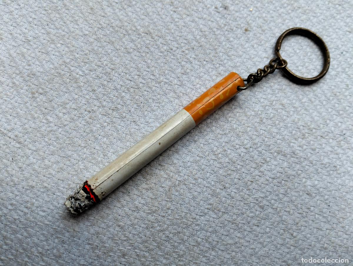 Coleccionismo de llaveros: Antiguo llavero forma de cigarrillo, s&iacute;mil decorativo