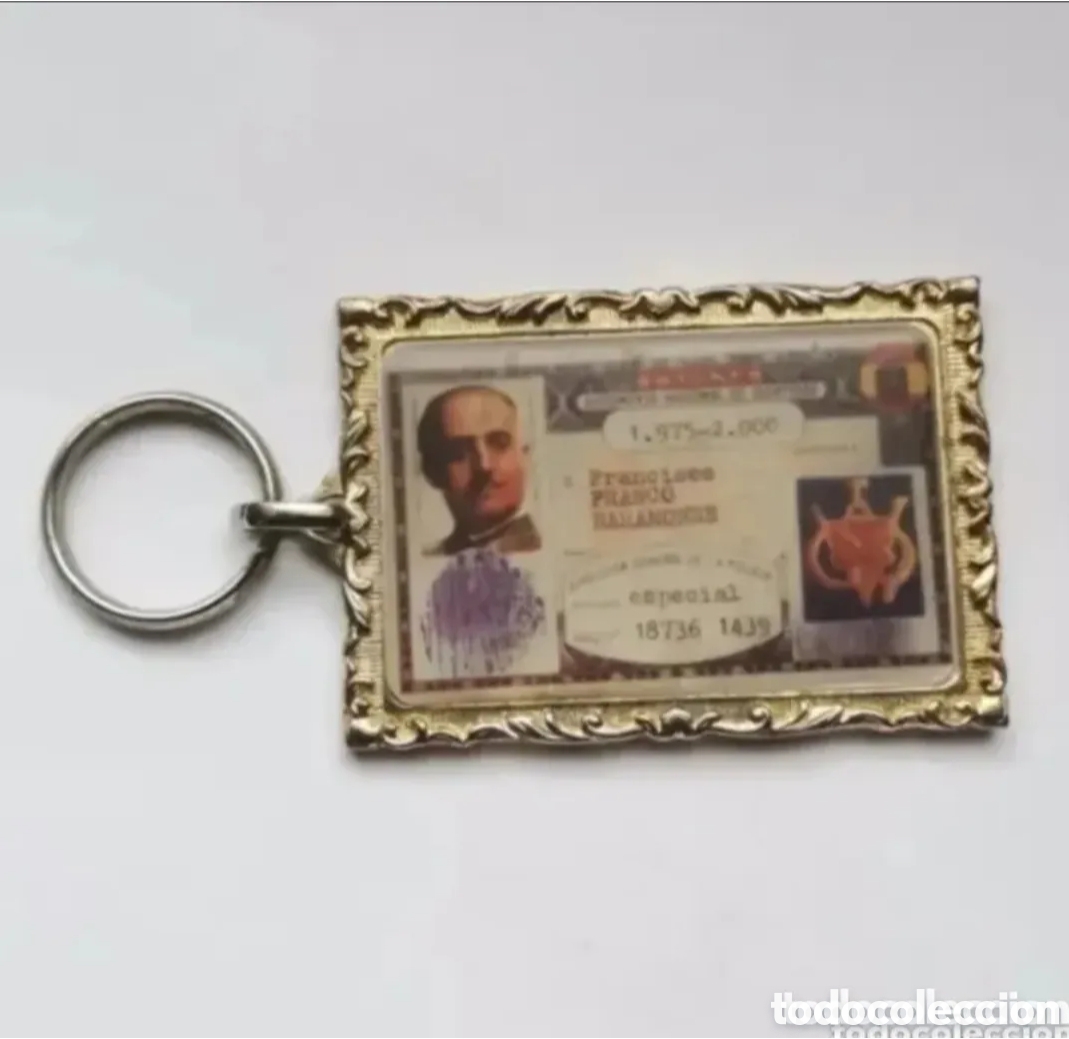 Collection of Keychains: Antiguo llavero carnet DNI Francisco Franco metal 6,5x5cm