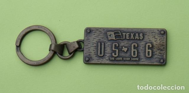 Coleccionismo de llaveros: Llavero Matr&iacute;cula Coche Texas Promocional Tabaco Chesterfield (Chester) - The Lonely Star State