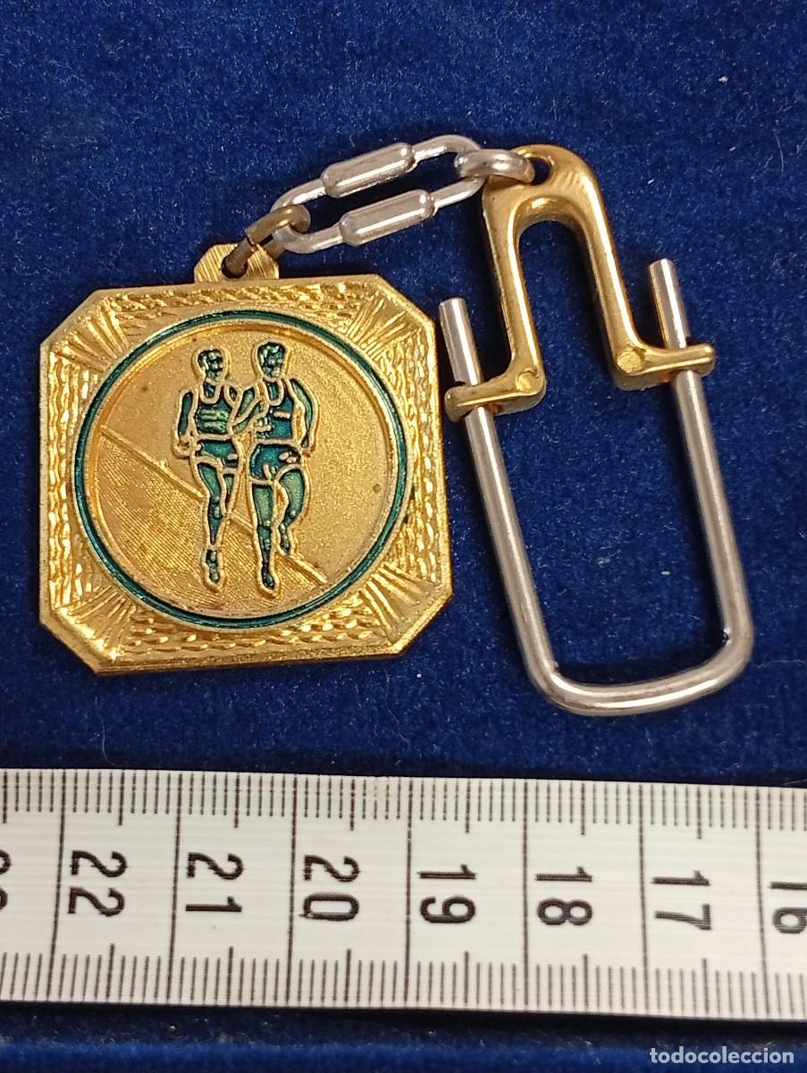 Coleccionismo de llaveros: LLAVERO CARRERA INTERNACIONAL DE MARCHA CIUDAD DE SESTO 1966-COLECCI&Oacute;N JORDI LLOPART ATLETA MARXA-