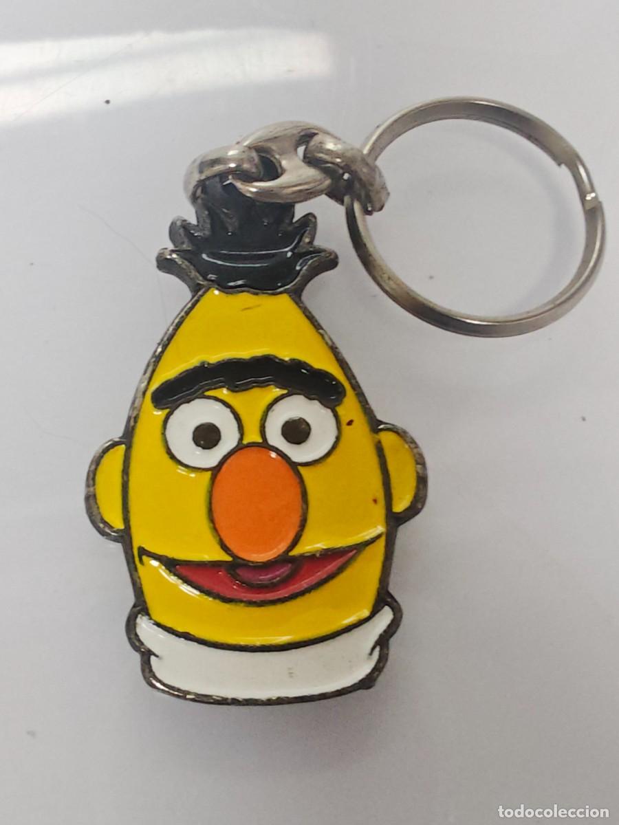Collection of Keychains: LLAVERO METAL BARRIO SESAMO