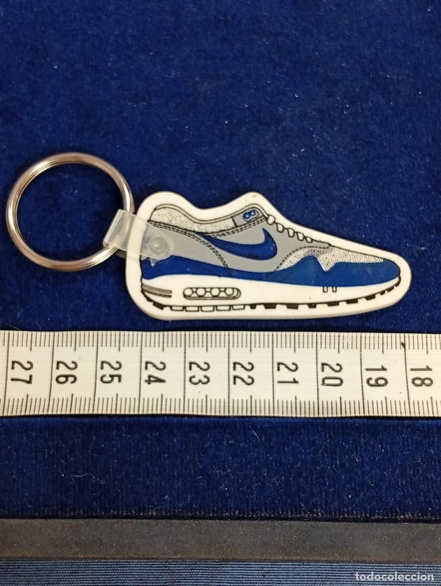Coleccionismo de llaveros: LLAVERO CALZADO DEPORTIVO NIKE, BAMBAS DEPORTES-COLECCI&Oacute;N JORDI LLOPART ATLETA MARXA-