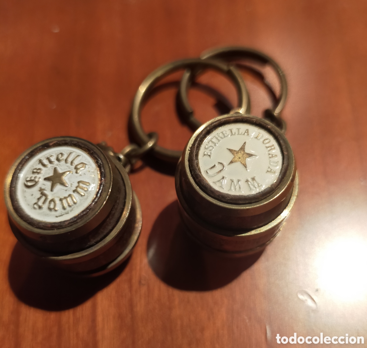 Coleccionismo de llaveros: 2 llaveros barril estrella Damm - Foto 2
