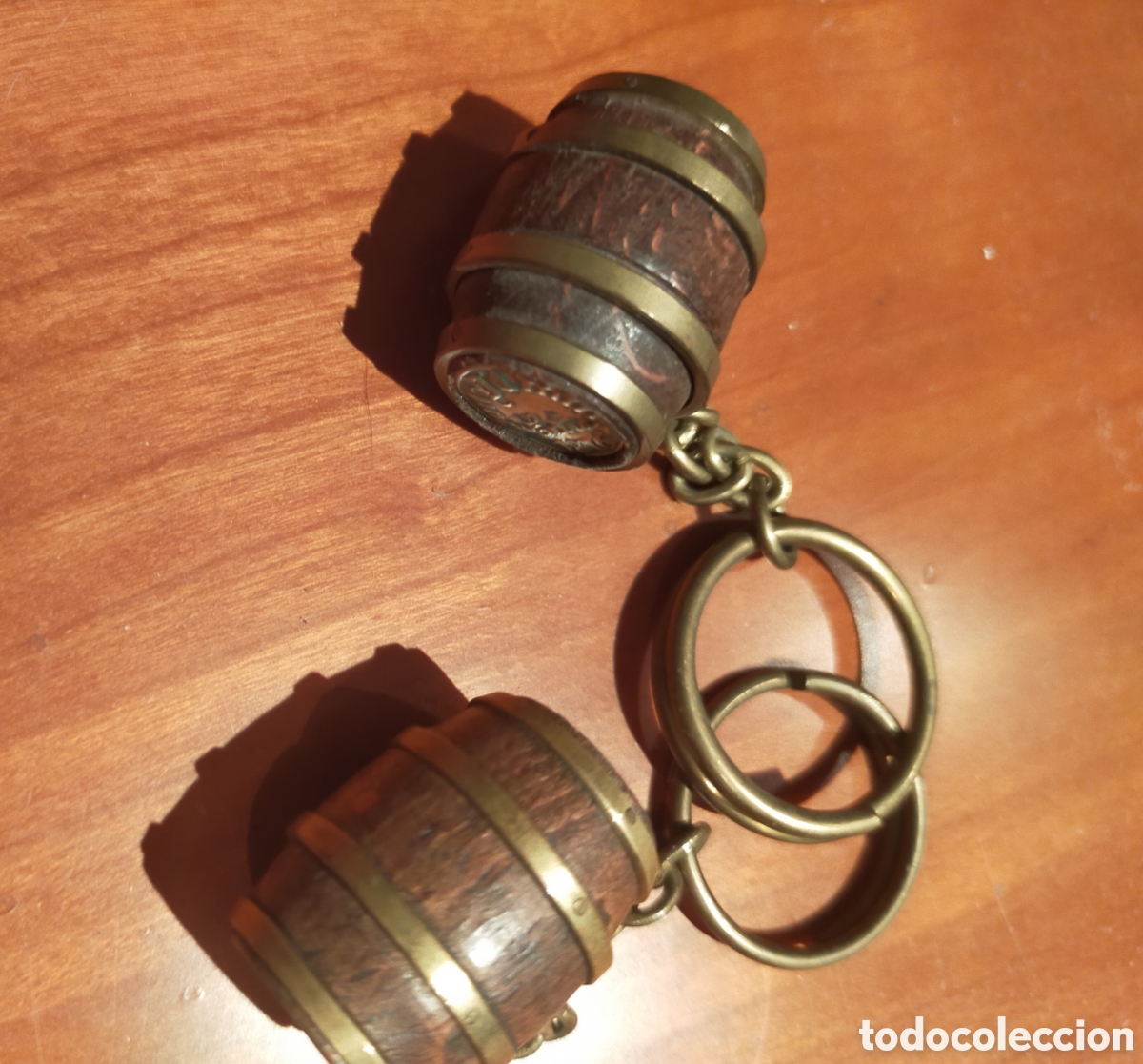 Coleccionismo de llaveros: 2 llaveros barril estrella Damm - Foto 3