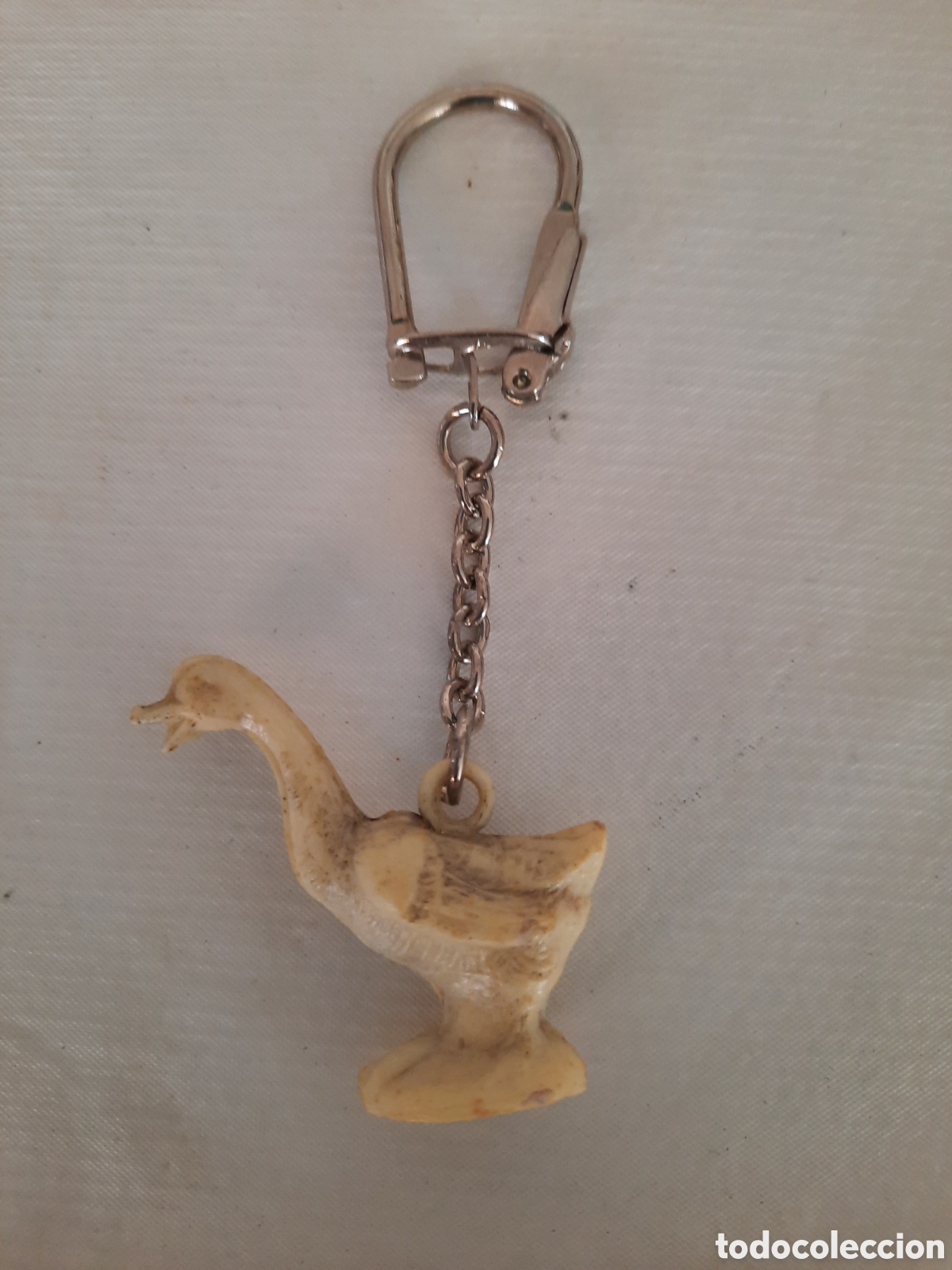 Coleccionismo de llaveros: Llavero vintage a&ntilde;os 70 con oca o pato en tono hueso