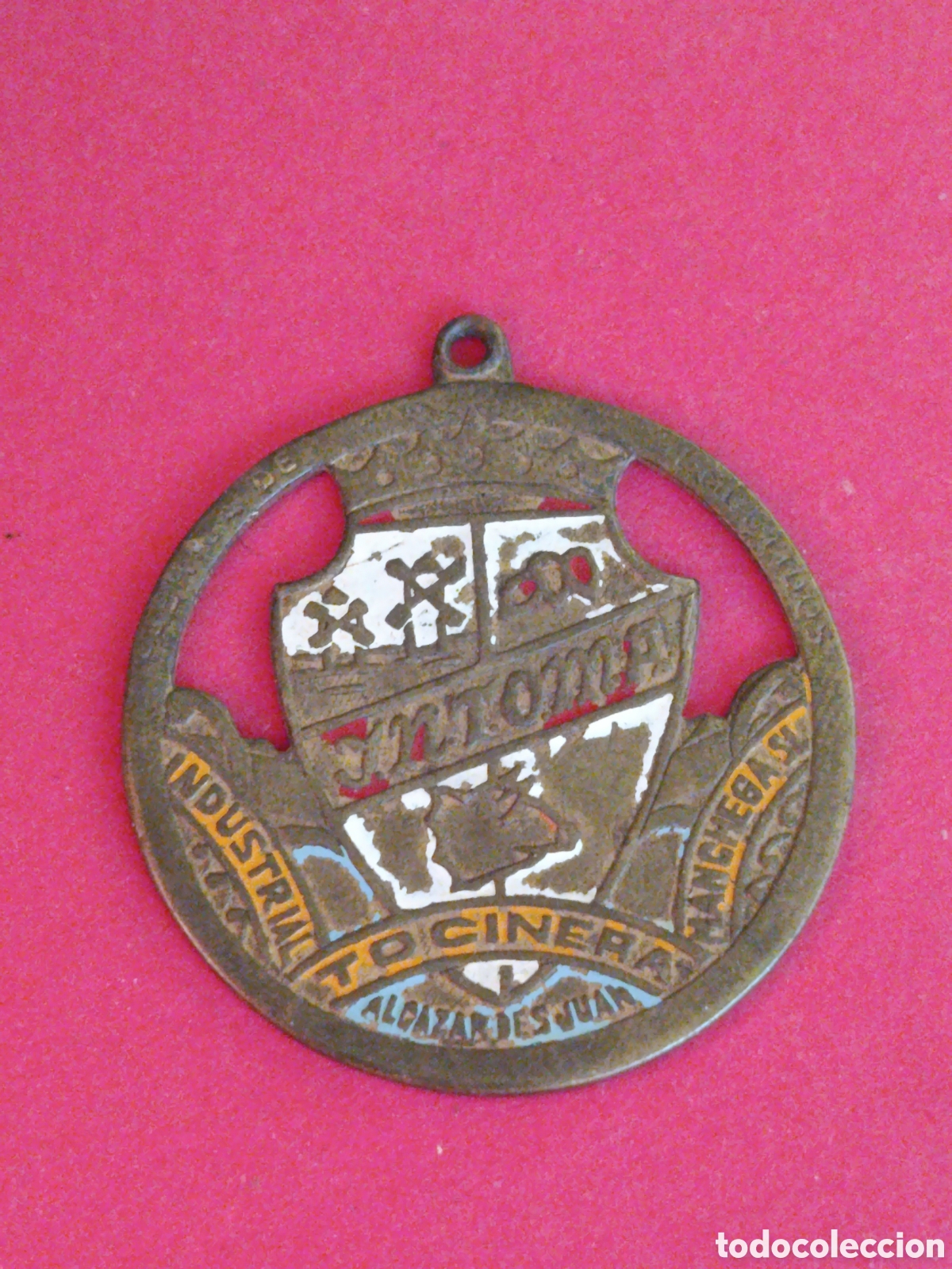 Coleccionismo de llaveros: MEDALLA O LLAVERO ANTIGUO DE LA MARCA I.N.T.O.M.A. ALC&Aacute;ZAR DE SAN JUAN. 3,1 CM.