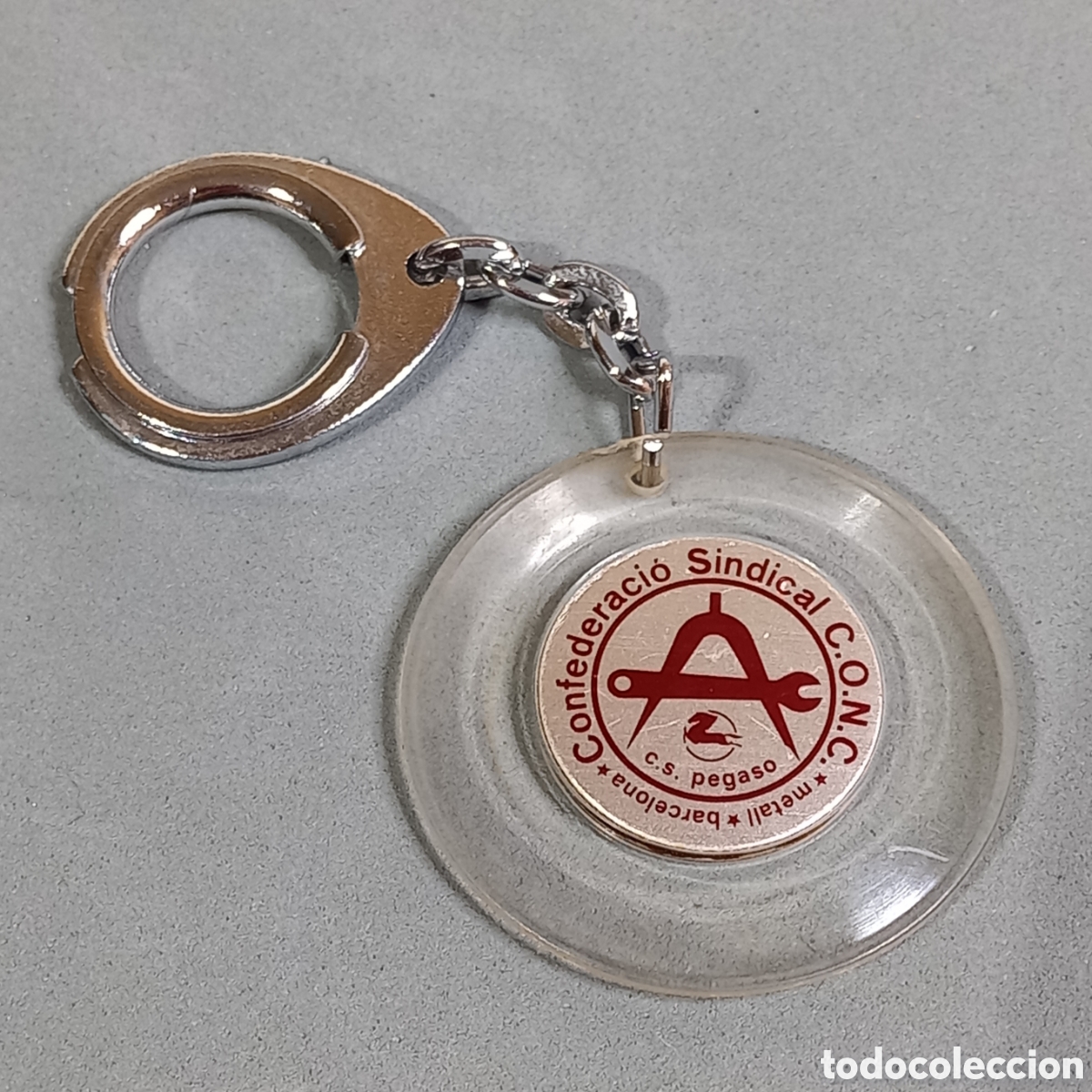 Collection of Keychains: Antiguo llavero. Confederaci&oacute; Sindical de la Comissi&oacute; Obrera Nacional Catalunya, PEGASO - Barcelona