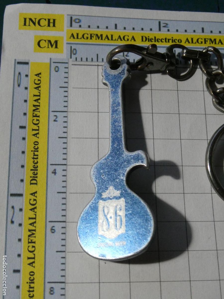Coleccionismo de llaveros: LLAVERO DE BEBIDAS. GUITARRA CERVEZA SPECIAL BEER 8 8 86
