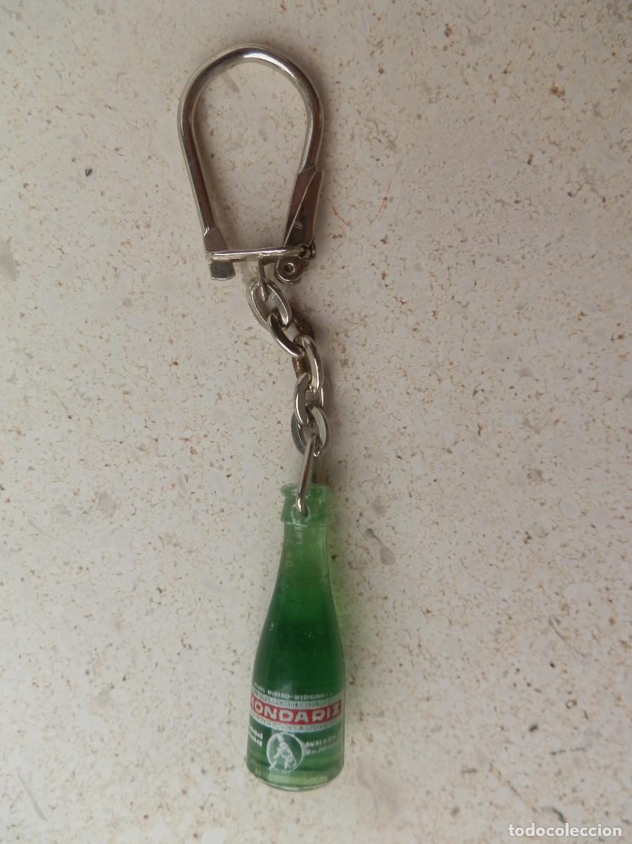 Coleccionismo de llaveros: Llavero publicitario vintage con forma de botella de vidrio verde de Aguas de Mondariz, a&ntilde;&oacute;s 60-70.