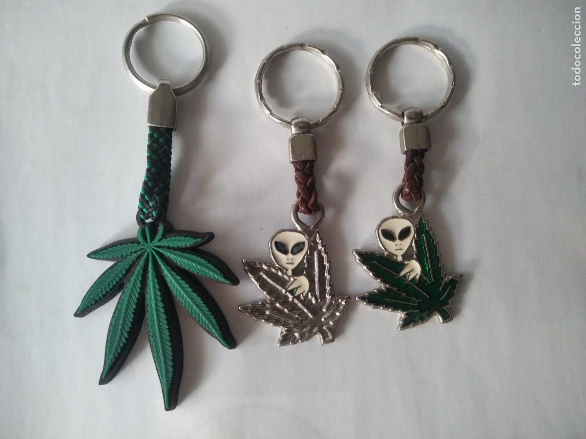Coleccionismo de llaveros: Tres llaveros hoja de marihuana