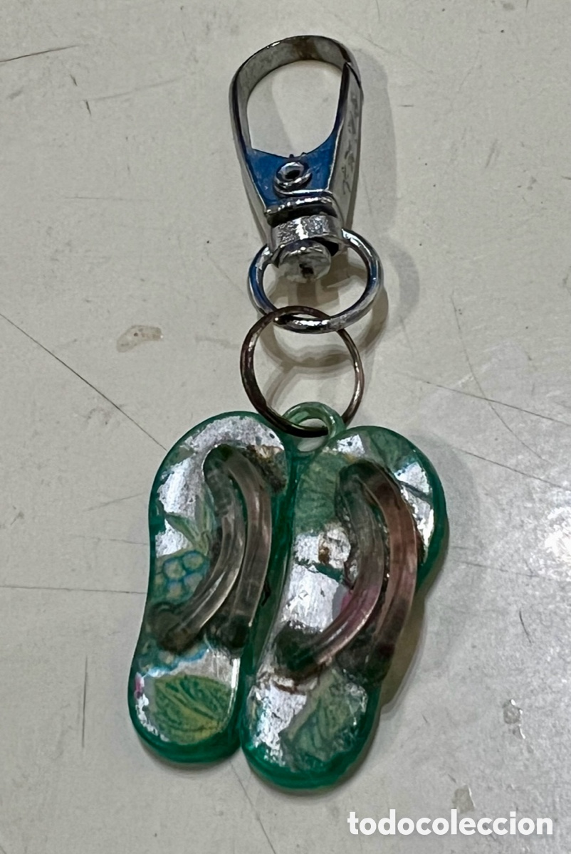 Coleccionismo de llaveros: Llavero. Pareja de Chanclas. Metal y pl&aacute;stico.