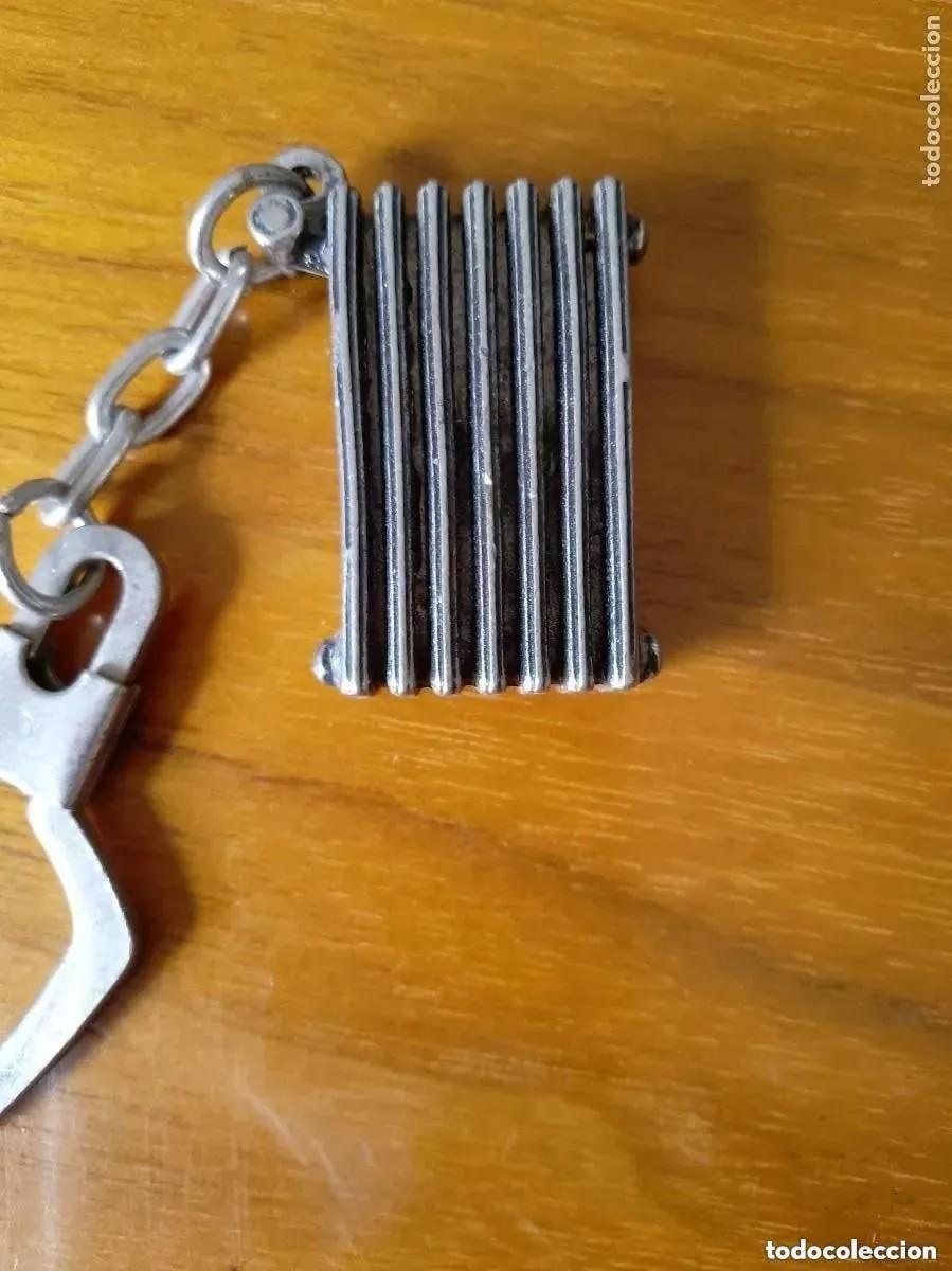Coleccionismo de llaveros: LLAVERO. RADIADOR. CALEFACCION Y AIRE ACONDICIONADO. REVERSO CASA COMERCIAL MERIDA.