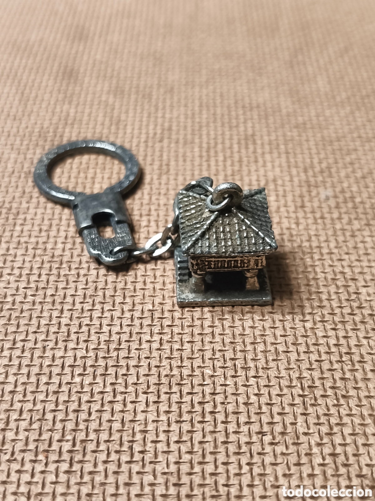 Coleccionismo de llaveros: Llavero Antiguo HORREO Asturiano metal