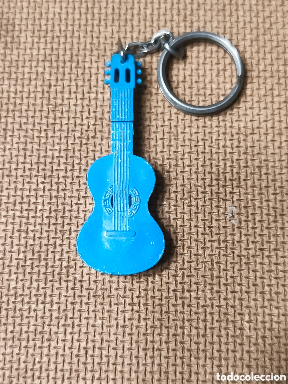 Coleccionismo de llaveros: Llavero Antiguo GUITARRA pl&aacute;stico A&ntilde;os 80