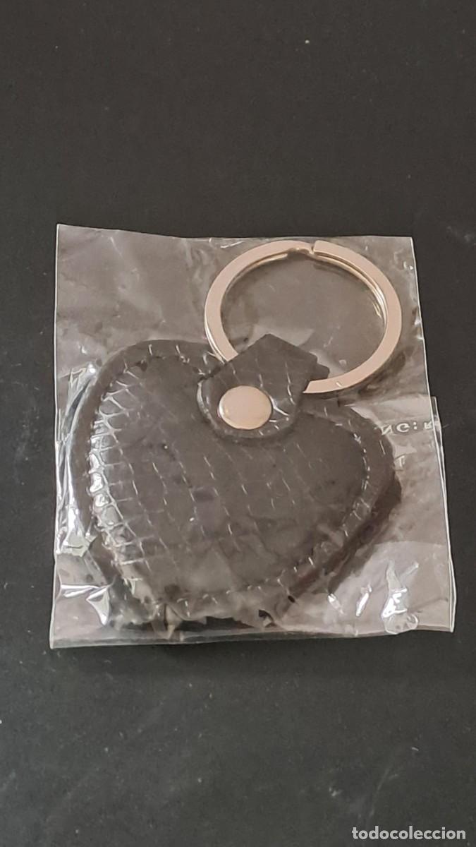 Coleccionismo de llaveros: LLAVERO CUERO CON FORMA DE CORAZON