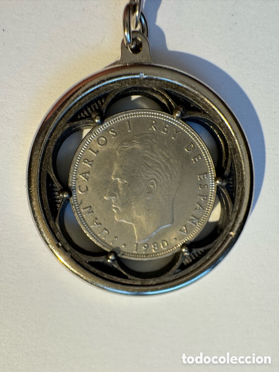 Sammlung von Schl&uuml;sselanh&auml;ngern: LLAVERO 5 PESETAS MUNDIAL ESPA&Ntilde;A 82 &ndash; MONEDA ORIGINAL 1980 &ndash; F&Uacute;TBOL