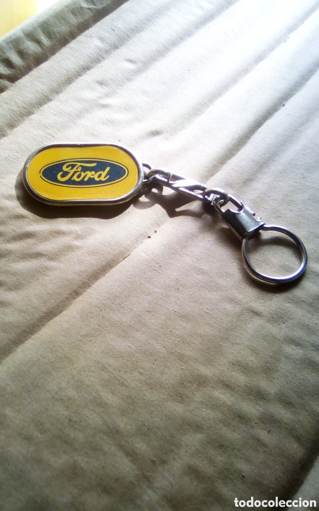 Coleccionismo de llaveros: Llavero Ford. C.V. Cooperativa Utiel. Mide 45 mm., sin contar cadena.