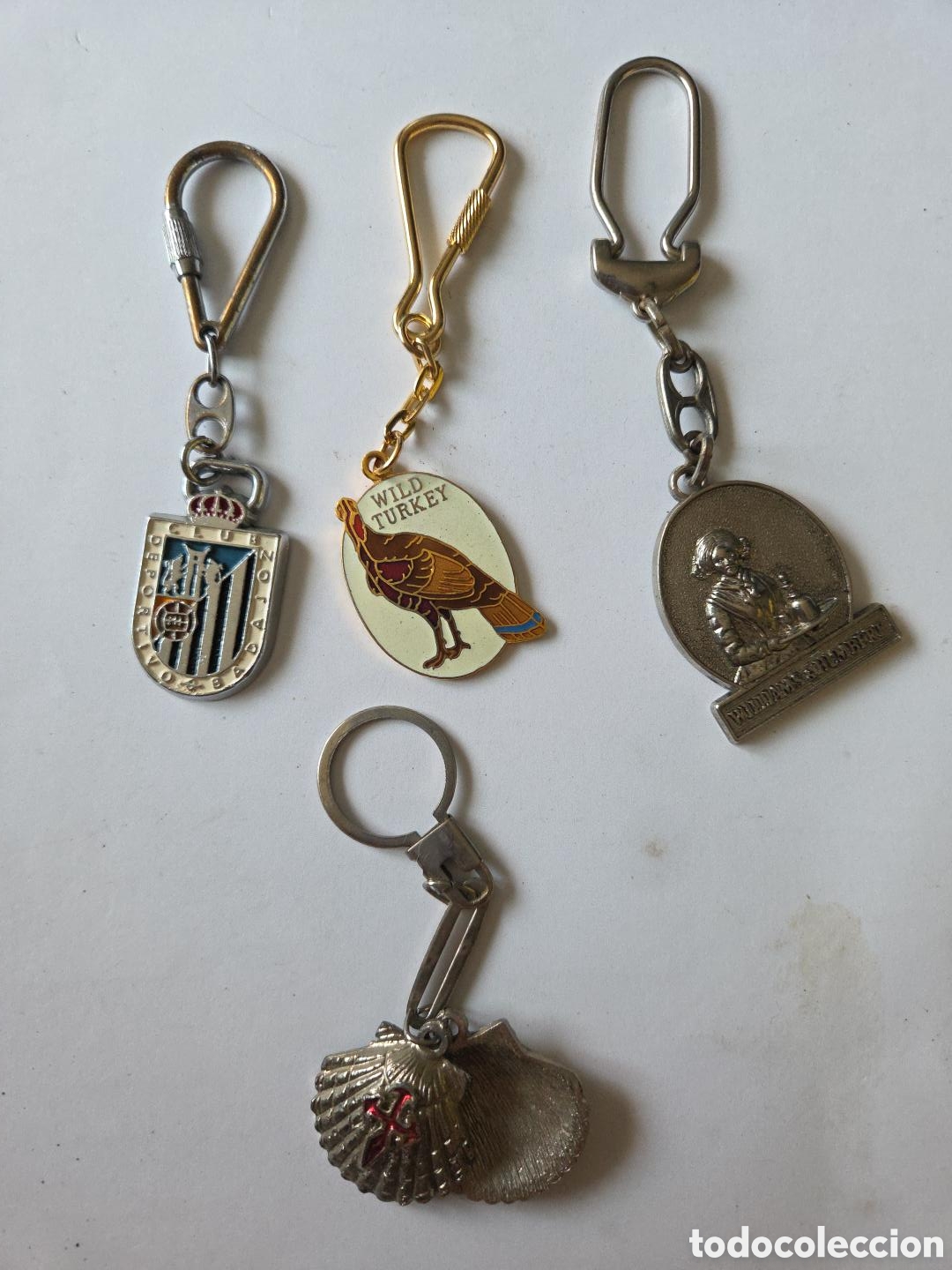 Coleccionismo de llaveros: Lote 4 llaveros vintage &ndash; Wild Turkey, C.D. Badajoz, Williams & Humbert y Santiago