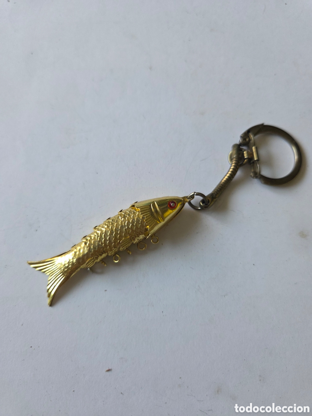 Coleccionismo de llaveros: Llavero vintage pez articulado met&aacute;lico dorado