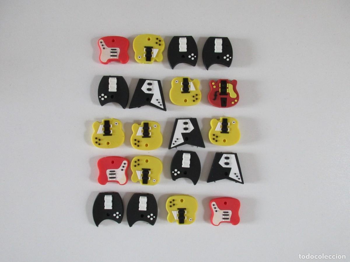 Collection of Keychains: LOTE 20 FUNDAS VINTAGE PARA LLAVES - GUITARRAS EL&Eacute;CTRICAS DE GOMA