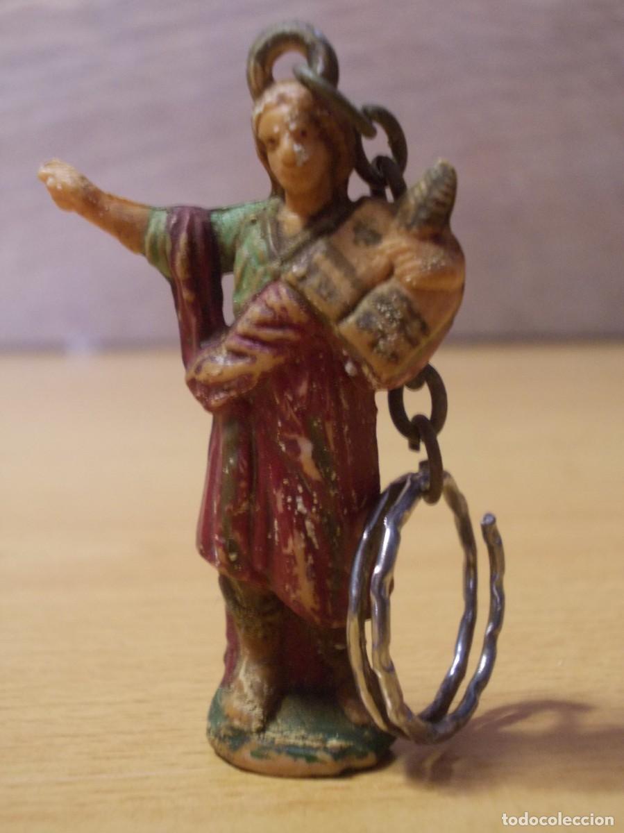 Coleccionismo de llaveros: Llavero San Pancracio figura plastico santo religioso suerte palma libro anilla metalica retro