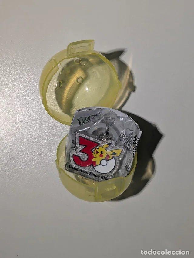Coleccionismo de llaveros: Llavero met&aacute;lico Pok&eacute;mon Pikachu 30 aniversario con c&aacute;psula