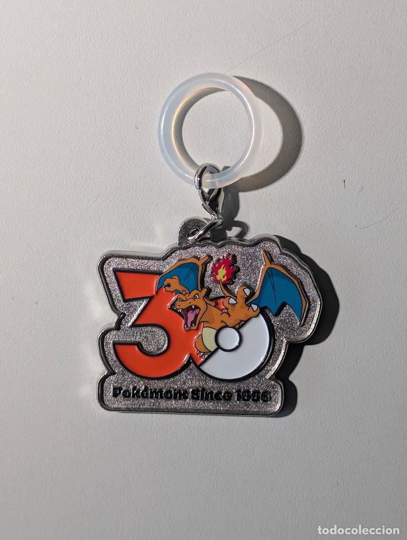 Coleccionismo de llaveros: Llavero met&aacute;lico Pok&eacute;mon Charizard 30 aniversario sin c&aacute;psula