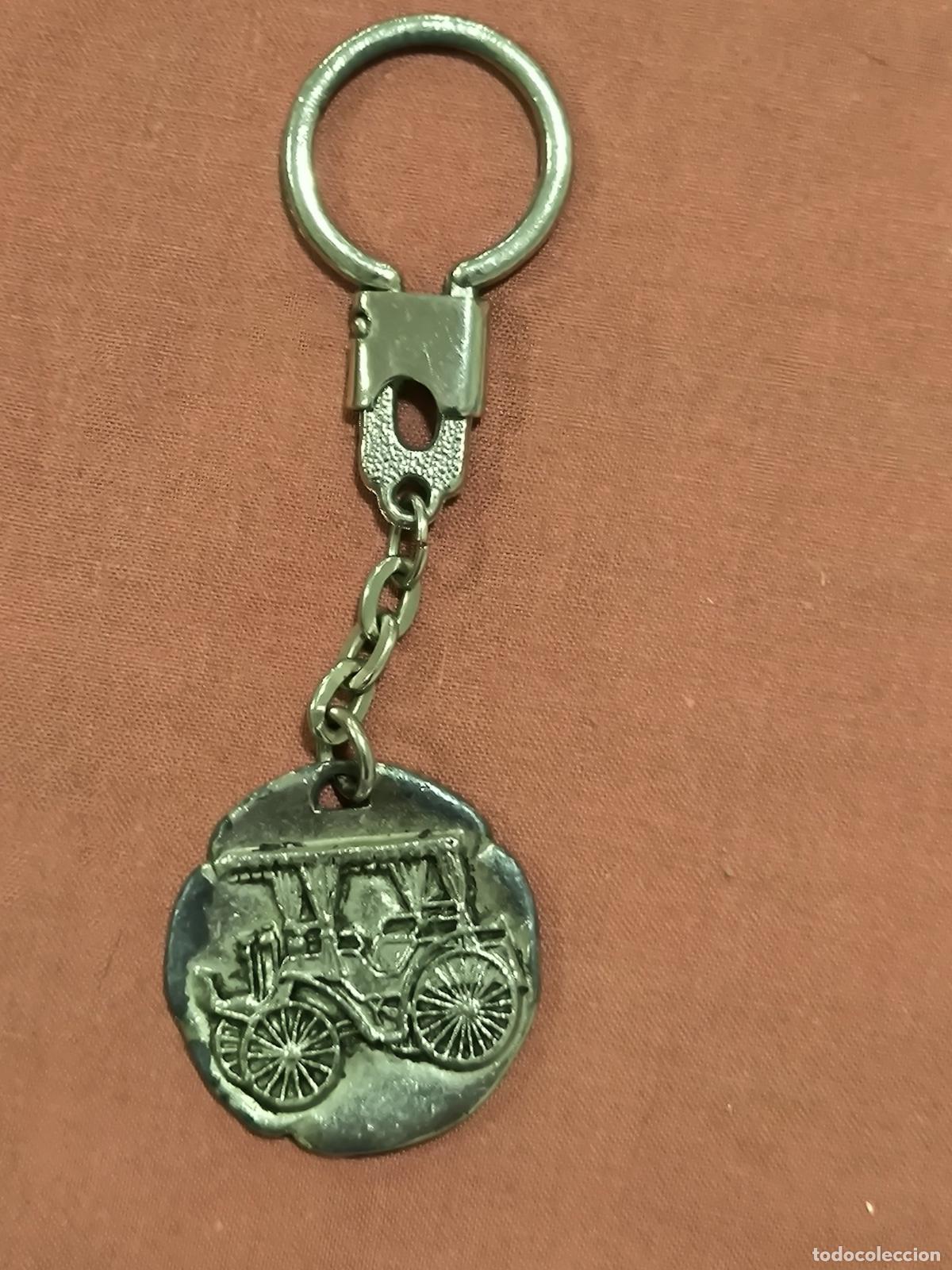 Collection of Keychains: Llavero Medall&oacute;n Veh&iacute;culo Antiguo Coleccionismo