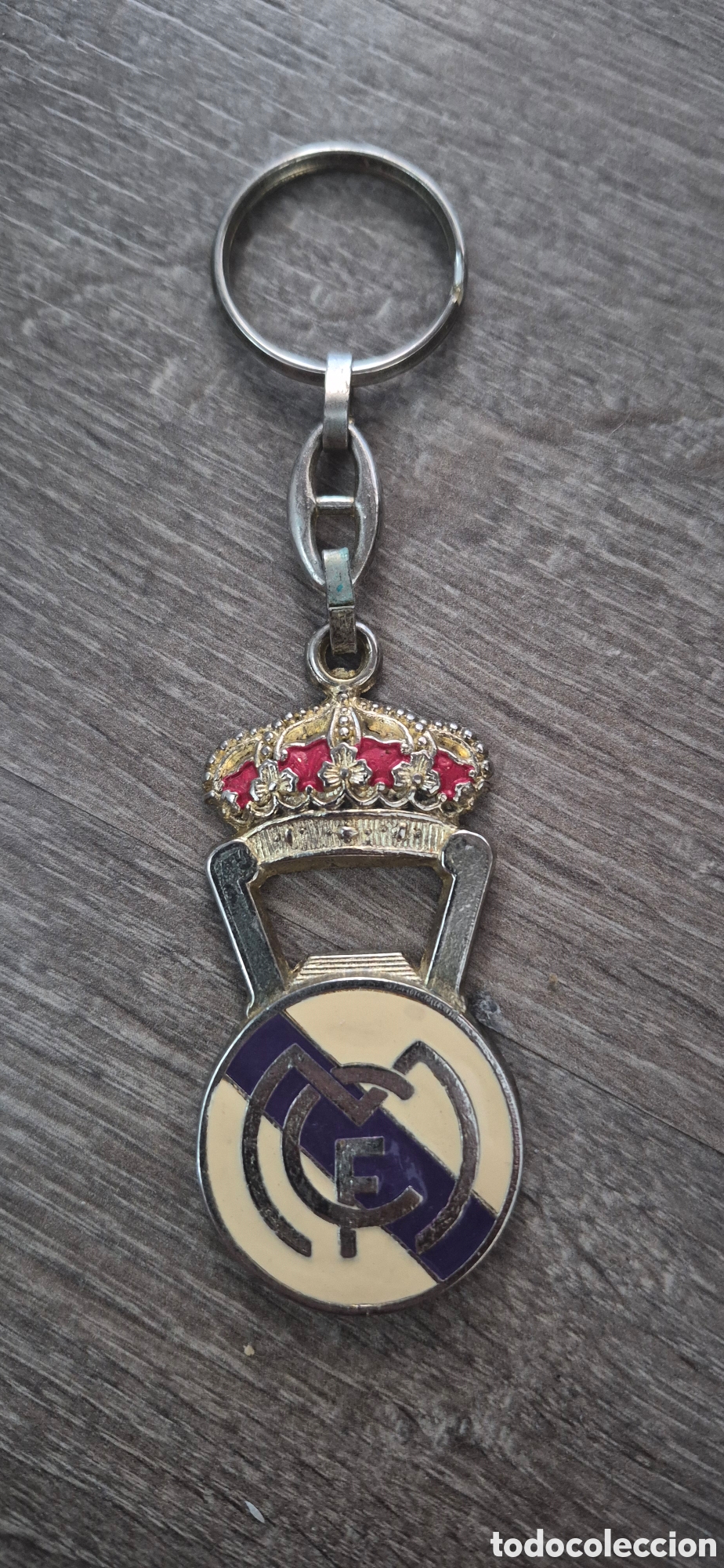 Collection of Keychains: LLAVERO REAL MADRID A&Ntilde;OS 80-90