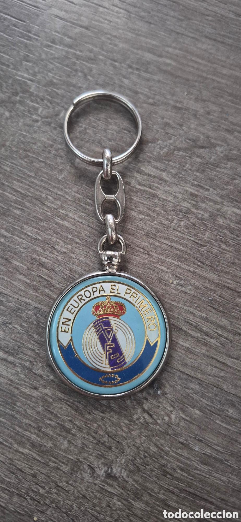 Collection of Keychains: LLAVERO REAL MADRID A&Ntilde;OS 80-90