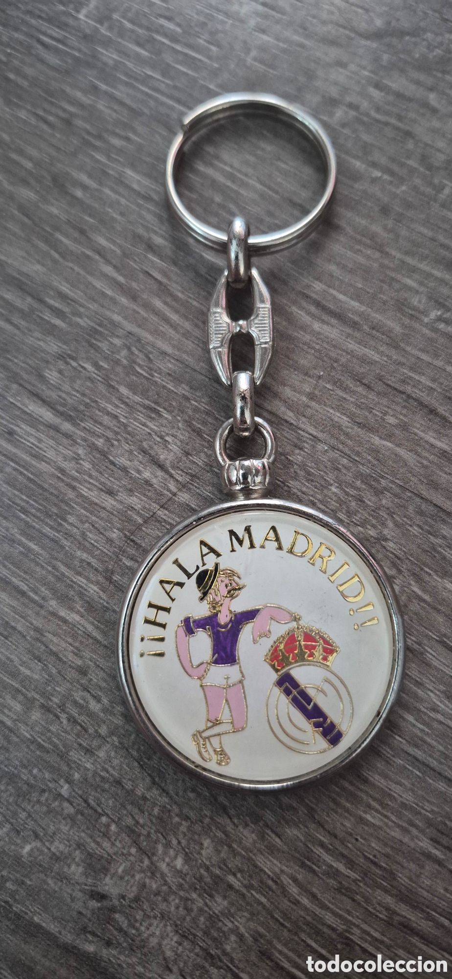 Collection of Keychains: LLAVERO REAL MADRID A&Ntilde;OS 80-90