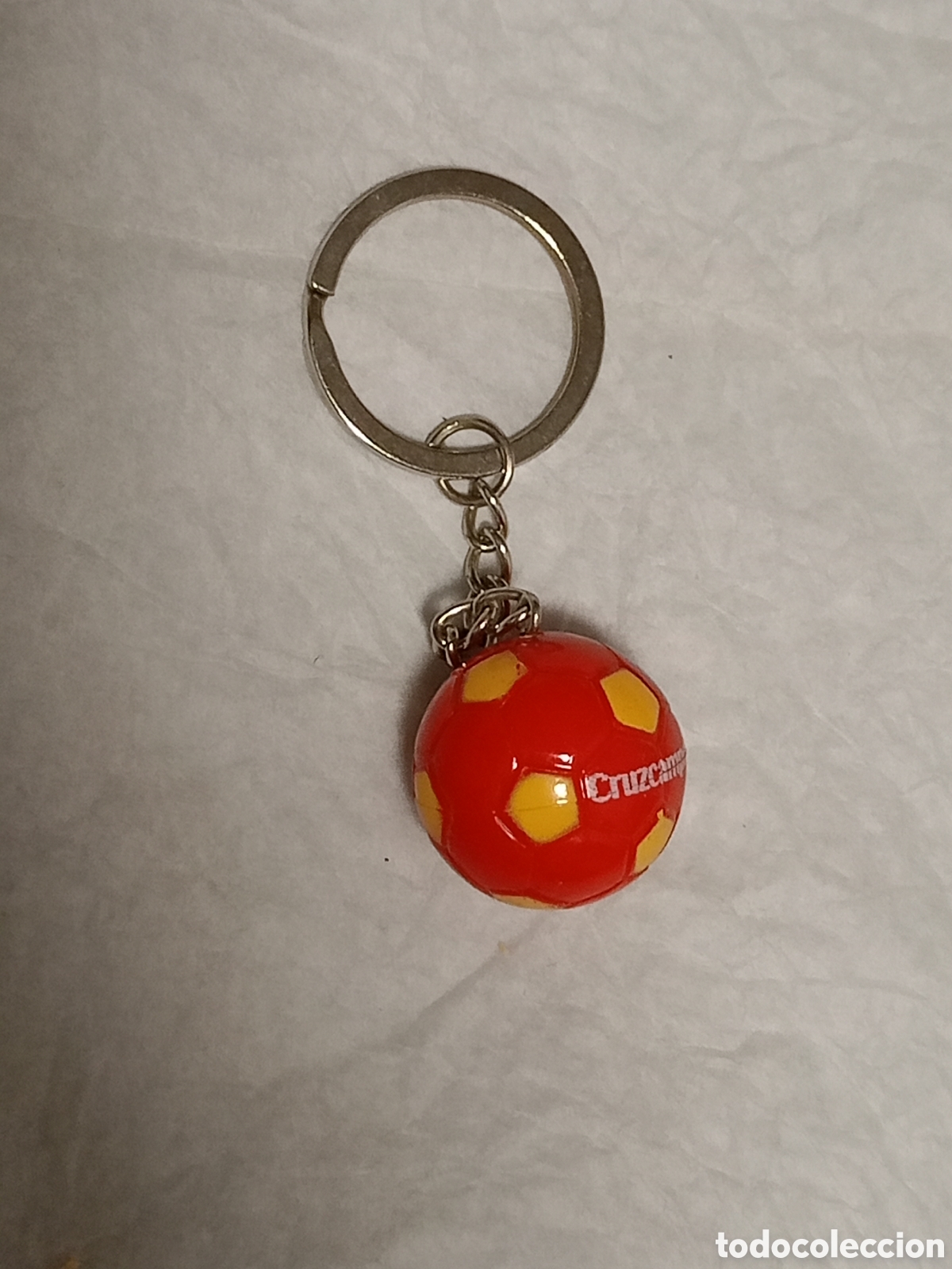 Collezionismo di Portachiavi: Llavero promocional bal&oacute;n de f&uacute;tbol Cruzcampo
