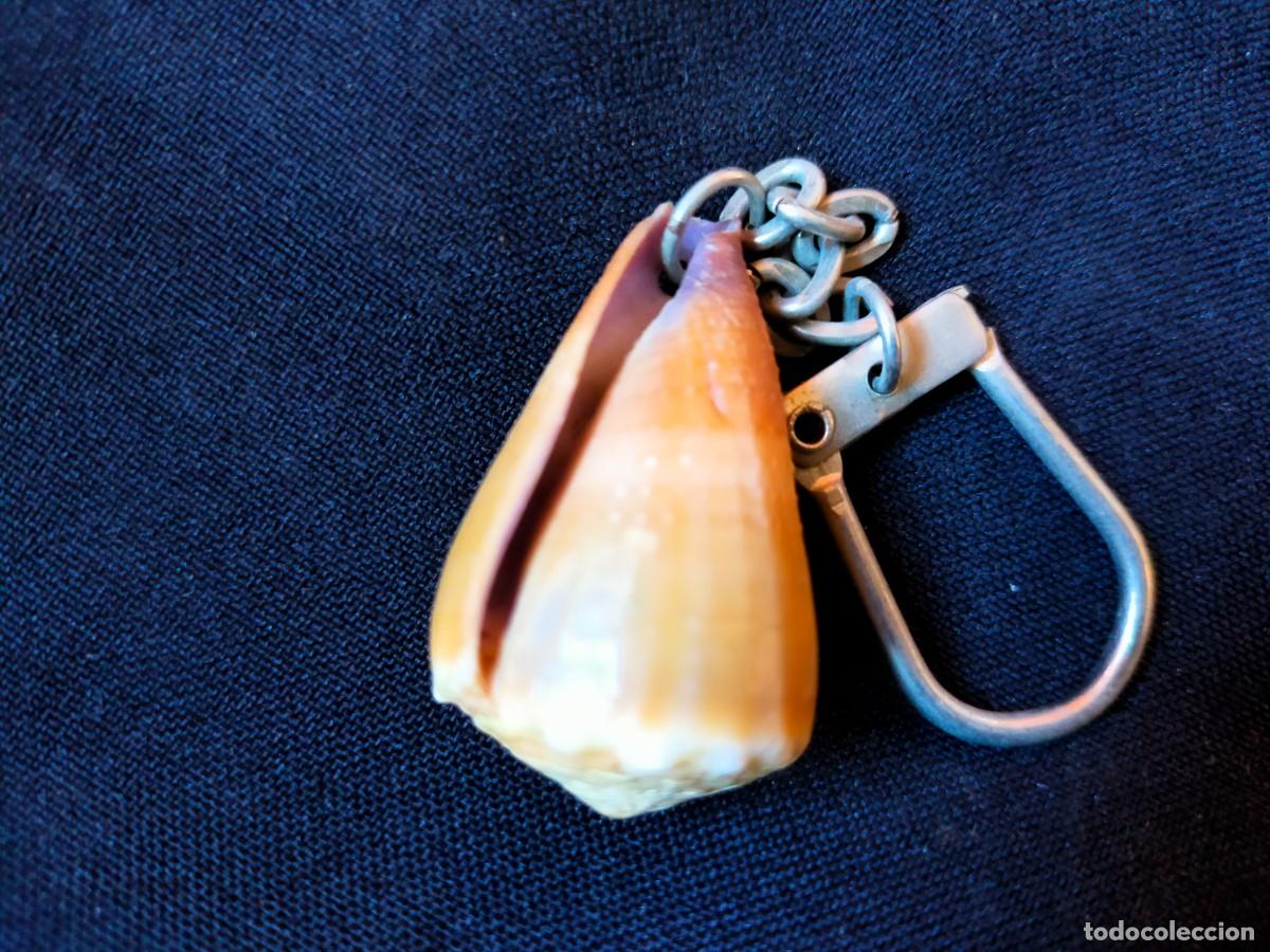 Collectionnisme de portes-cl&eacute;s: LLAVERO CARACOL MARINO - CARACOLA DE MAR ORIGINAL TIPO CONUS. SOUVENIR PLAYA. D&Eacute;CADA 70